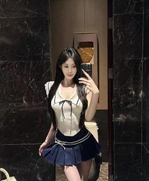 高颜值青春美少女