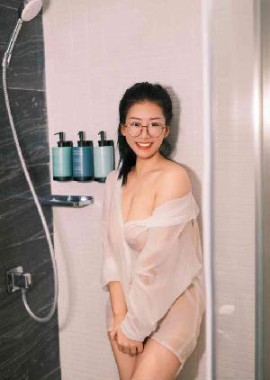 巨乳肥臀卡戴珊骚话多