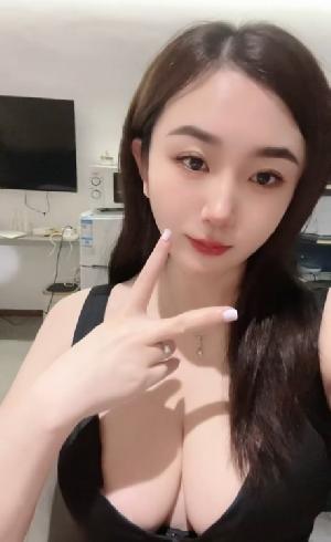 E奶OL骚秘小美