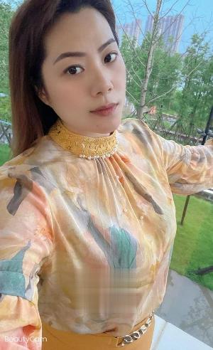 丰满型人妻
