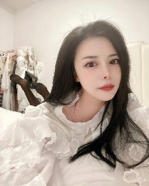 身材苗条颜值珊珊