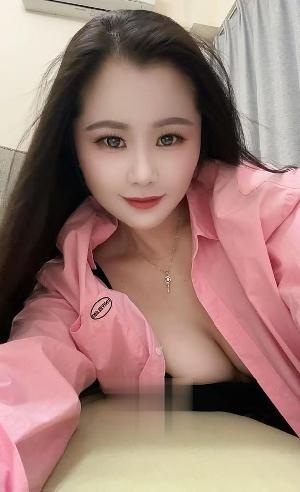 金水大奶翘臀骚妹
