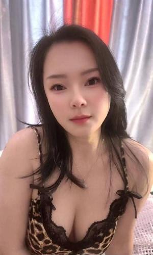 岳麓丰满大奶果子