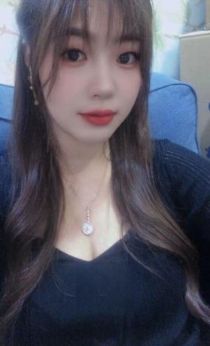 天然大胸，颜值美女