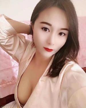 舌吻风骚丰满少妇