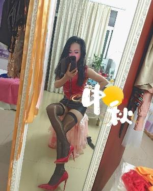 制服诱惑小骚妇