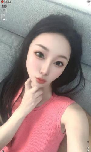 南站美女七七