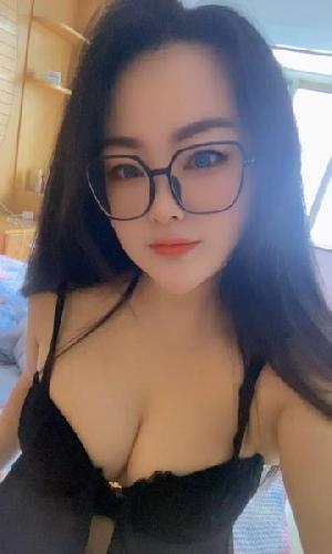 眼镜少妇球球