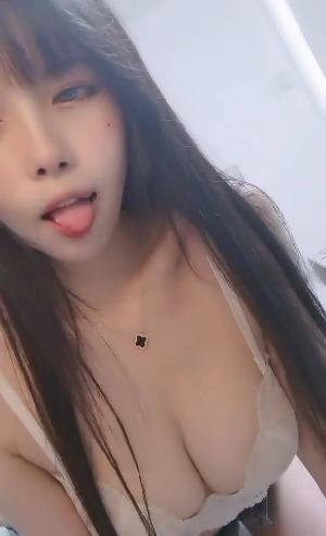 白嫩紧致多水小妹