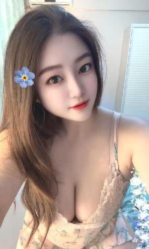深喉锁喉口爆大胸妹