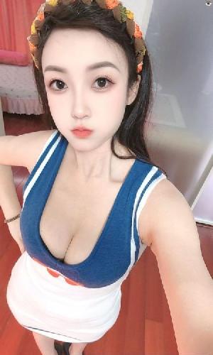 嫩穴佳佳水多多
