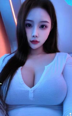 御姐的一对美乳真的罕见
