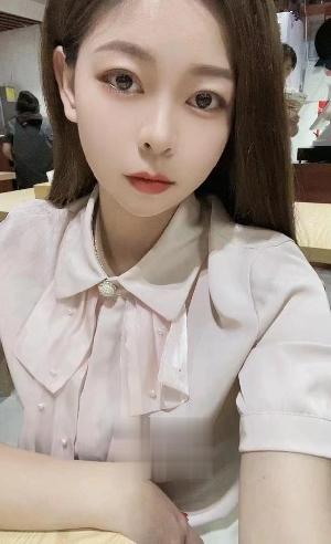 大胸颜值小艾