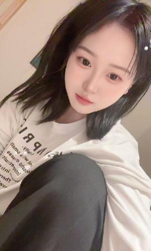 大胸纯欲小姐姐