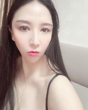 汉口大奶舌吻小姐姐