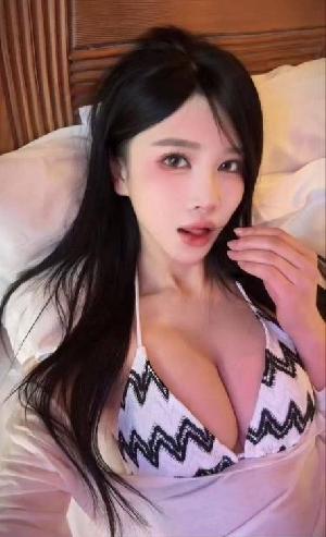 曹路妩媚大奶御姐