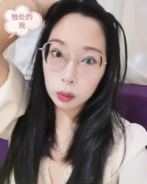 后花园眼镜御姐