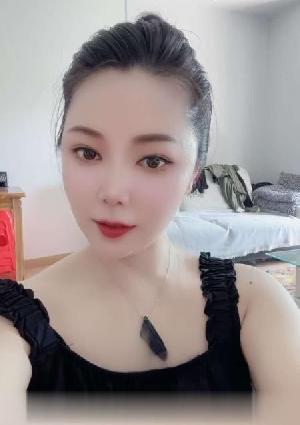 闵行反差妹妹给她干到高潮