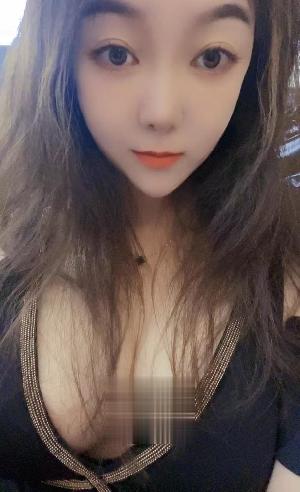 双马尾妹妹很敏感