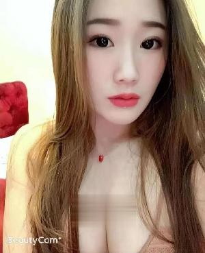 白嫩大肥臀