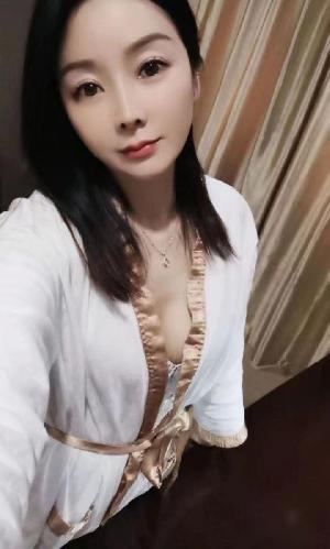 大奶极品温柔甜妹
