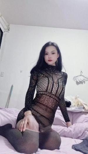 朝阳身材高挑尤物金金