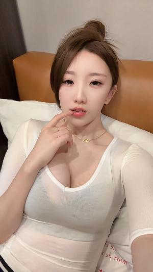 大胸美人阴唇肥美水多
