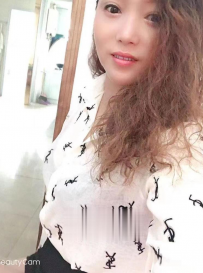 无小肚腩少妇
