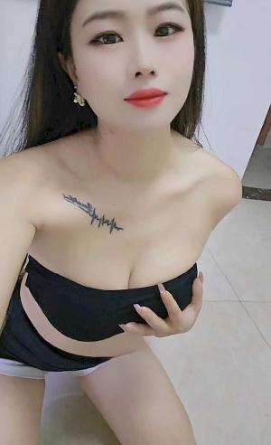 体验嫩模身材的极品嫩妹