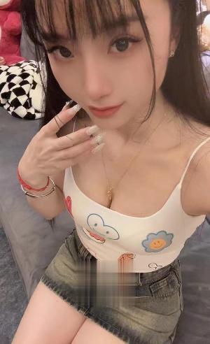 深喉潮吹嫩妹