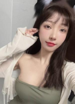 少妇感大胸丰臀老师