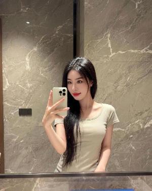 徐东蜜桃臀小姐姐