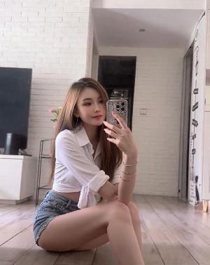 细腰女友Tina