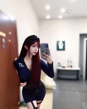 湖里水多翘臀嫩妹
