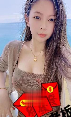 大胸S型身材小艾