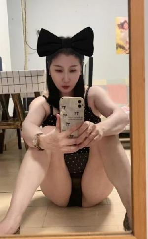 轻熟少妇身材好