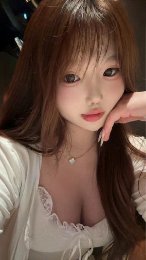 成华区兼职大奶学妹骚逼紧实淫水多多