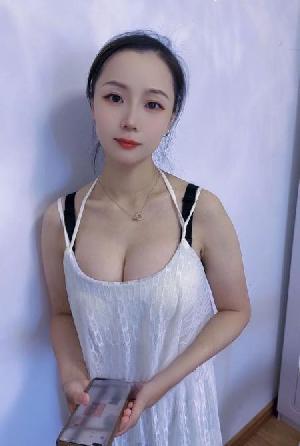 性感大胸风骚老师