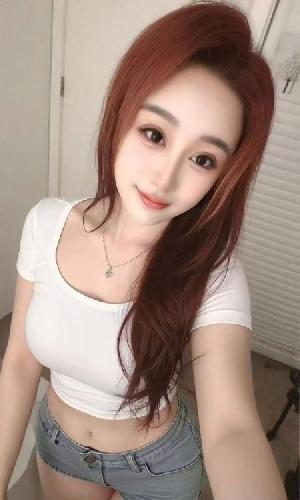 白嫩性感大胸妹妹
