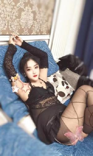 黑丝性感少妇