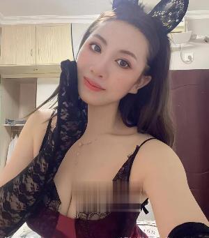 美乳骚御姐