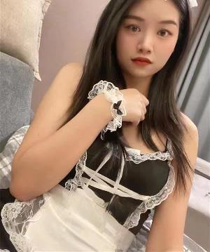 白嫩甜美可爱制服小骚货