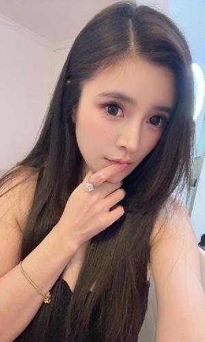 高颜值甜美风小女友