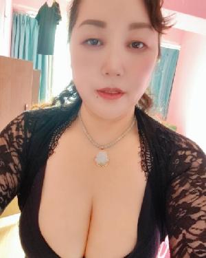 特大胸泻火少妇
