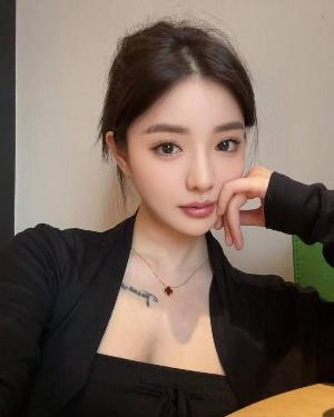 黑丝情趣美女御姐