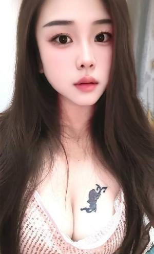 舌吻邻家女孩露露