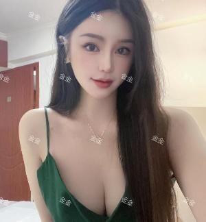 小店气质美少妇