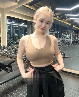 武侯36D巨乳健身御姐孜舒