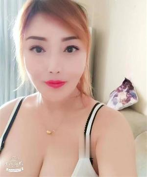 潮喷大胸小sao妇