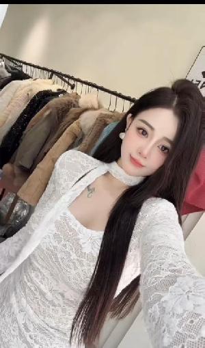 花果园钱多多小姐姐